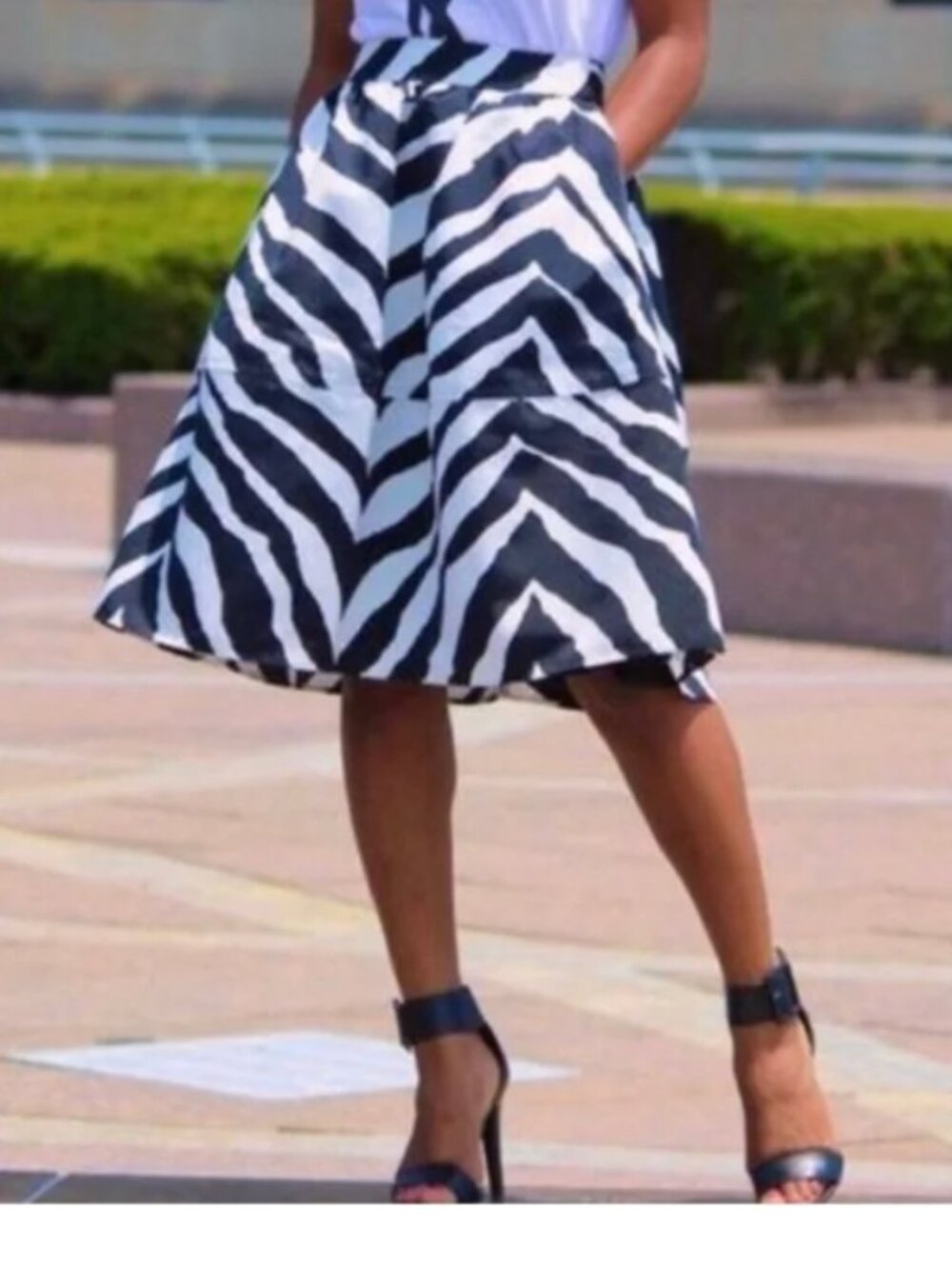 Express Zebra Print Women's Puff Bubble Skirt with pockets size 6